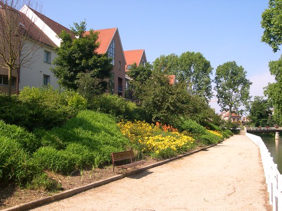  maisons au bord de la rivière